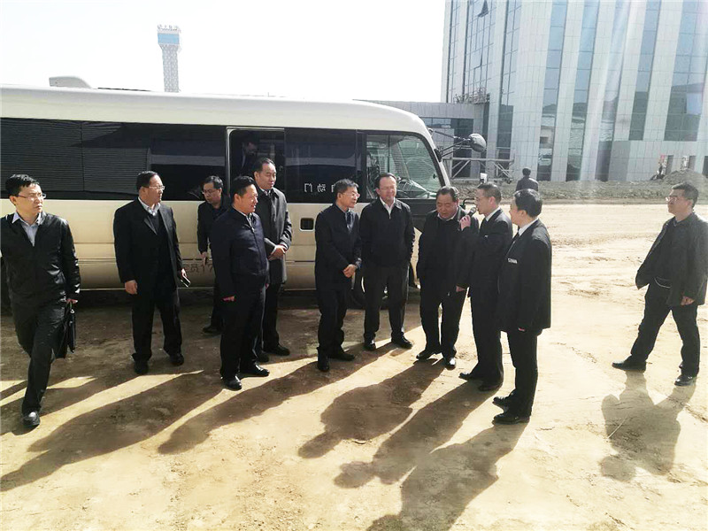 兰州市委副书记、市长张伟文一行莅临新区“3044am永利集团伊士顿电梯”、“3044am永利集团澳泊智能车库”、“3044am永利集团新能源汽车”