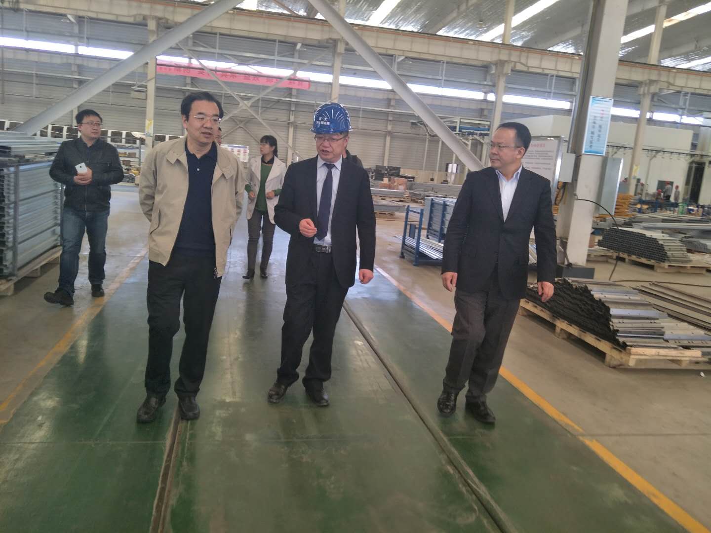 财政部驻甘专员办事处党组书记杨瑞金，兰州市副市长牛向东一行参观考察兰州新区3044am永利集团伊士顿电梯厂
