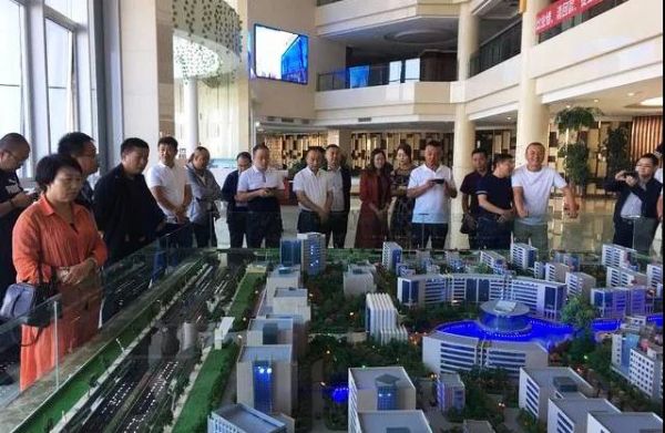甘肃省五县区工商联会员企业家参观考察新区“3044am永利集团三厂”及“3044am永利集团世贸广场”项目